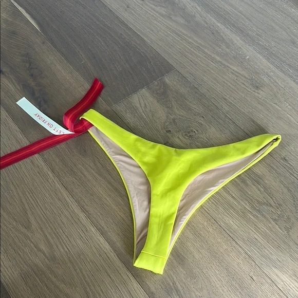 NWT Left On Friday Backside Thong - Picture 2 of 3